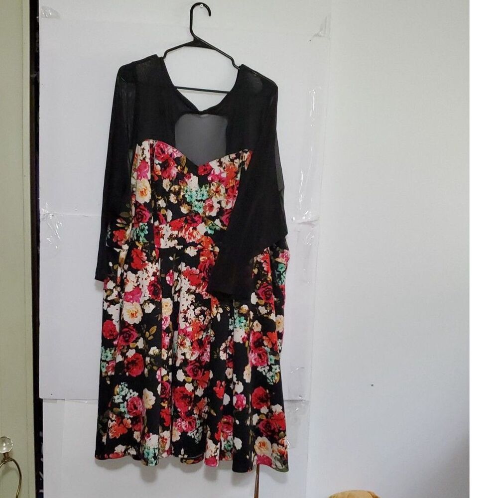 A Torrid Plus Sized Dress Floral And Shear Sexy Peasant Bustier Back Laces  Sz 6